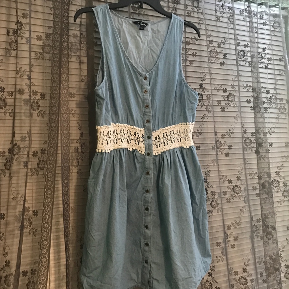 Light chambray dress with lace waist